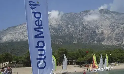 Le chinois Fosun et Axa PE veulent racheter Club Med