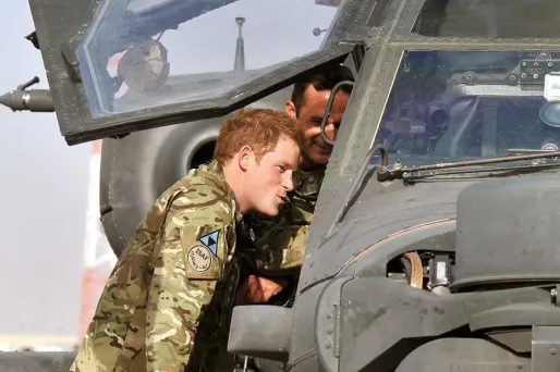 Le chef taliban Gulbuddin Hekmatyar accuse le prince Harry de venir en Afghanistan "pour tuer des Afghans innocents tout en étant ivre".