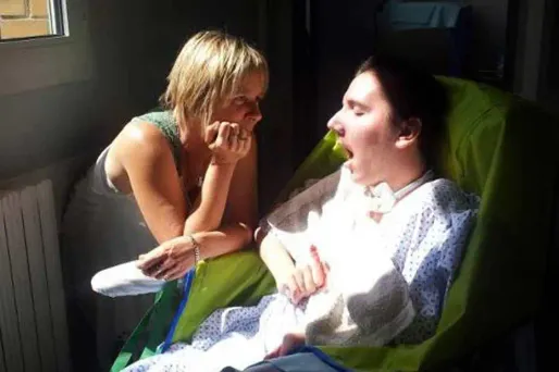 Les parents de Robin, foudroyé à l'âge de 14 ans, en appellent à François Hollande pour aider leur fils.