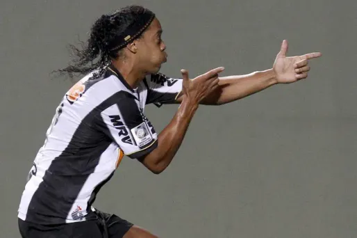Ronaldinho vise toujours juste