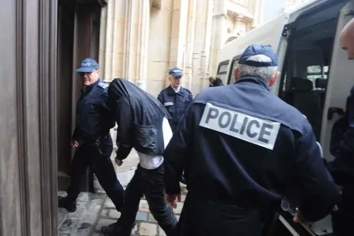 Quatre jeunes, âgés au moment des faits de 15 à 17 ans, comparaîssent à partir de mardi devant la cour d'assises des mineurs de Rouen et le tribunal pour enfants de Dieppe pour l'assassinat en mars 2012 de leur camarade Alexandre, 17 ans.