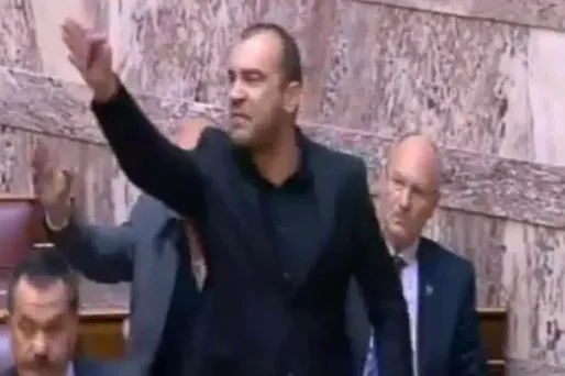 Grèce : un député salue Hitler