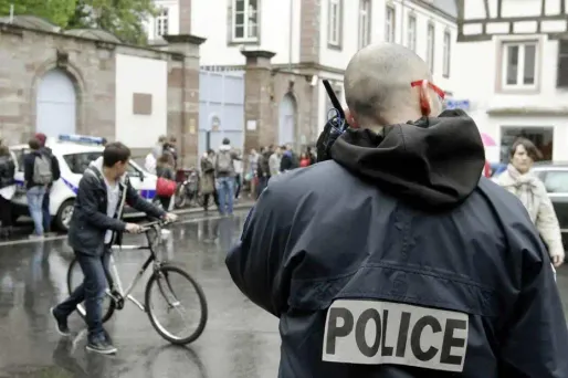 Menaces en lycée: une douzaine de pistes