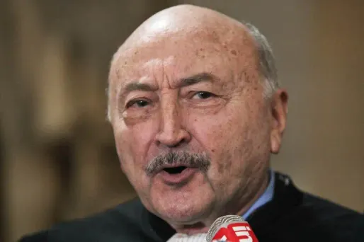 Un faux Me Kiejman recommande de vendre la Corse