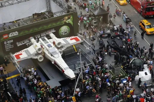 Un vaisseau de Star Wars sur Time Square