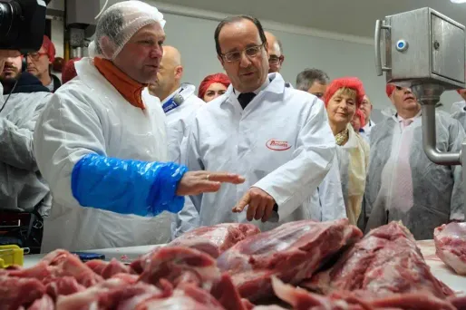 Arrêt au stand charcuterie pour Hollande