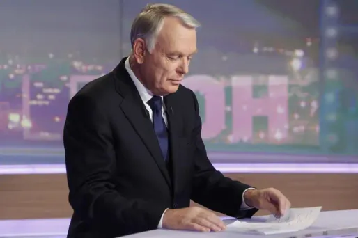 Le Premier ministre, Jean-Marc Ayrault, a déclaré dimanche que l'Etat envisageait de réduire sa participation dans certaines entreprises pour financer des investissements.