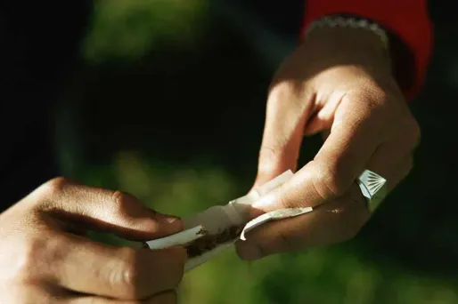 Le préfet des Bouches-du-Rhône, propose de sanctionner financièrement les usagers de cannabis.