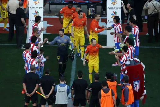 PHOTO - La haie d'honneur pour le Barça