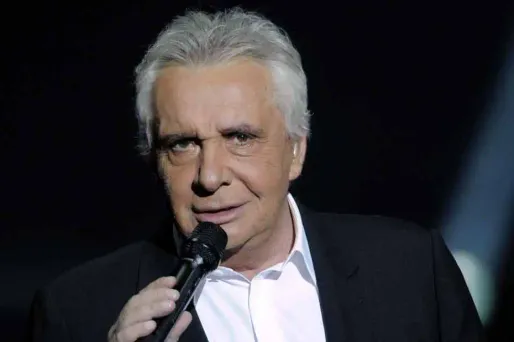 Michel Sardou, qui se produira en juin à Paris, à l'Olympia, estime "normal" de payer des impôts.