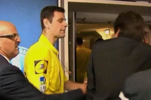 VIDÉO - Quand Leonardo bouscule l'arbitre