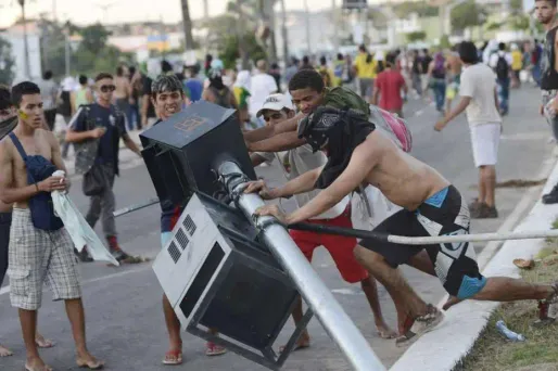 Il y a eu une bataille rangée entre manifestants et forces de l'ordre à Fortaleza.