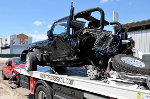 La Jeep Wrangler de la victime complètement pulvérisée à l'arrière.