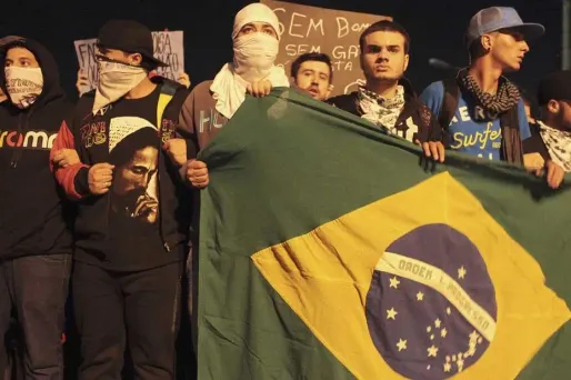 Lundi, des dizaines de milliers de Brésiliens -près de 200.000 selon les derniers décomptes- ont manifesté dans tout le pays.