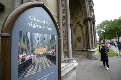 GB: un portrait de la reine barbouillé