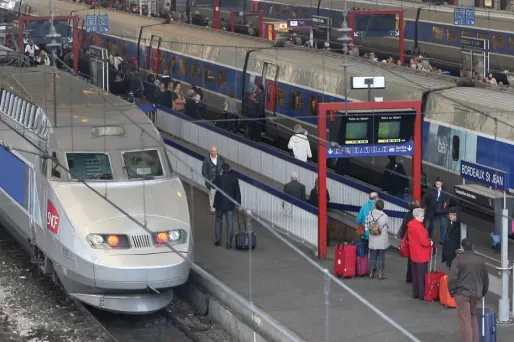 Les syndicats ont appelé à la grève de mercredi 19 heures à vendredi 8 heures.