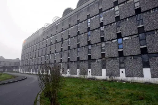 Europe1 est allée à la rencontre des surveillants de la prison de Fleury-Mérogis et raconte leur quotidien.