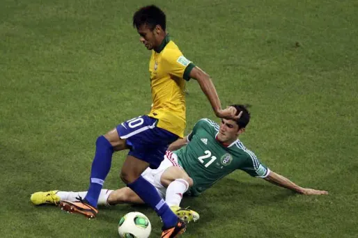 Neymar a fait tourner la tête des joueurs mexicains.