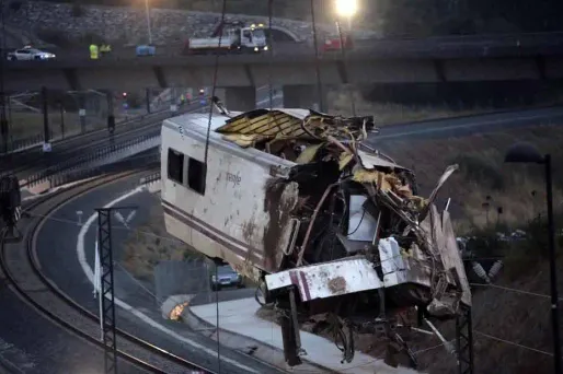 Espagne : "un wagon déchiqueté, des cadavres sur les voies"