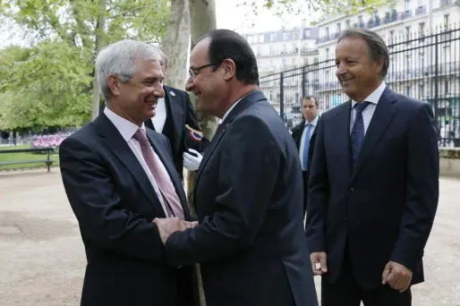 Les élus plus forts que Hollande