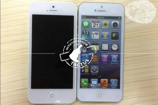 iPhone 5 et iPhone low-cost se ressemblent beaucoup. Mais le second serait fait de plastique d'après ce site Internet.