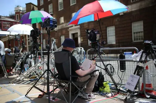 Le "royal baby" fait durer le suspense