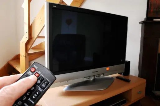 Une télévision en veille peut consommer jusqu'à 10 watts en permanence.