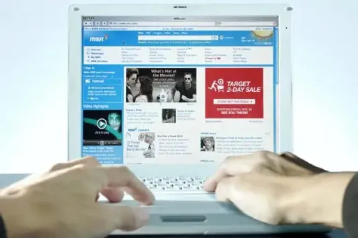 Les couples qui ont une relation à distance ressentent une plus grande intimité entre eux que les autres, selon une étude réalisée par deux chercheurs américains et relayée par Slate.