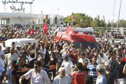 L'opposant Mohamed Brahmi a été abattu par balles par deux hommes à moto devant chez lui jeudi à Tunis.