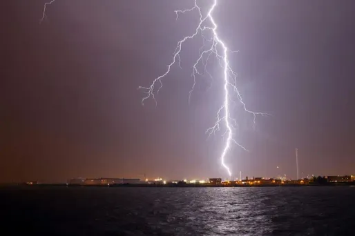 Vingt-et-un départements de la moitié nord de la France ont été placés en alerte orange en raison de risques d'orages.
