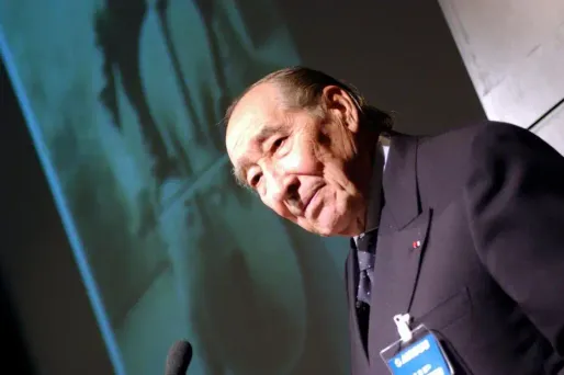 Le luthier français de renommée internationale, Etienne Vatelot, est mort dans la nuit de vendredi à samedi à son domicile de Neuilly-sur-Seine, dans les Hauts-de-Seine, à l'âge de 87 ans.