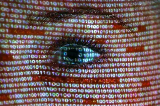 Dans l'affaire PRISM, deux associations françaises portent plainte contre X, afin d'éclaircir le rôle joué par Apple, Microsoft, Facebook, Google & Co.