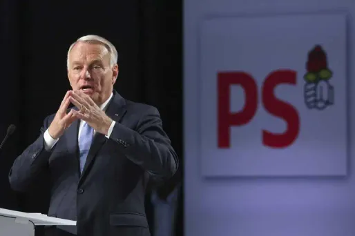 A La Rochelle, Ayrault demande l'unité