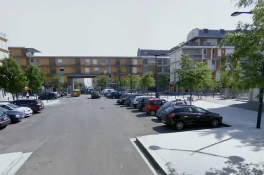 La piste du drame familial était privilégiée lundi par les enquêteurs après la découverte dans une résidence hôtelière du centre-ville de Bordeaux des corps de quatre membres d'une même famille originaire de Bretagne.