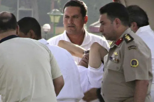 Égypte : "Moubarak reste mon président"