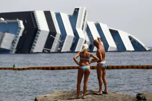 Le Concordia redressé en septembre