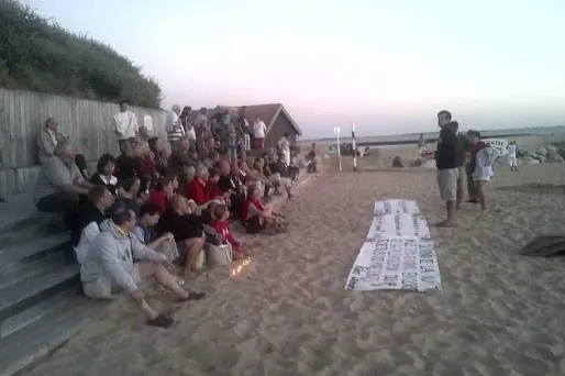 Les "veilleurs" prennent leur bâton de pèlerin"