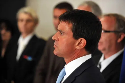 Depuis son arrivée place Beauvau, Manuel Valls s’active et assure avoir mis les moyens, à Marseille, avec "230 policiers et gendarmes de plus (…) alors que les années précédentes", sous Nicolas Sarkozy, "on avait supprimé 175 postes de policiers".