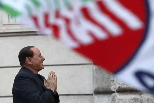 Bain de foule militant pour Silvio Berlusconi