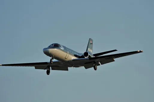 Un avion d'affaires de type Cessna.