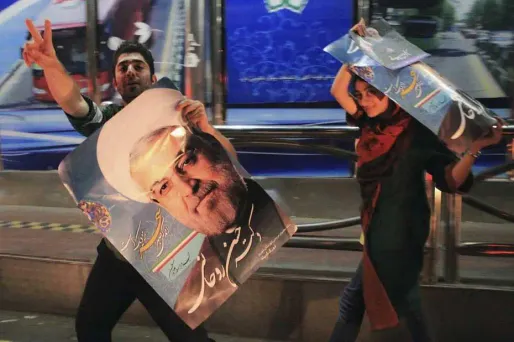 Durant la campagne et après son élection, il a prôné une plus grande souplesse vis-à-vis de l'Occident pour mettre fin aux sanctions ayant plongé son pays dans une grave crise économique.