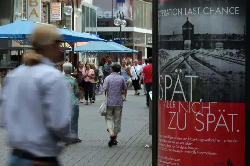 Le centre Simon Wiesenthal a lancé une campagne d'affichage en Allemagne pour retrouver les derniers SS encore en vie.