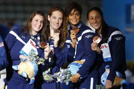 Natation : quatre filles en bronze