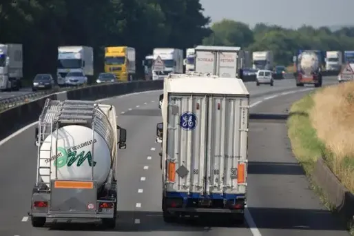 La taxe sur le transport routier devrait voir lejour le premier janvier prochain.