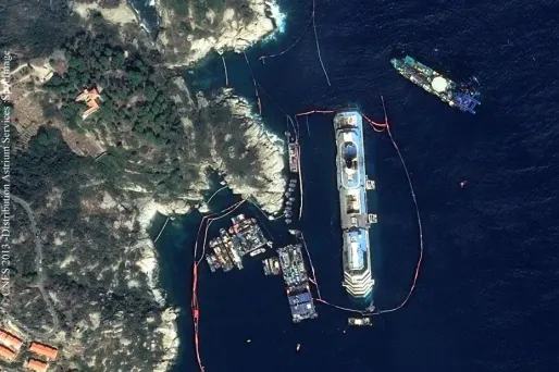 Le redressement du Concordia vu de l'espace