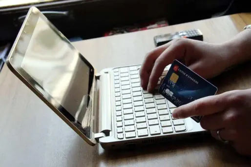 Les banques françaises veulent tirer profit de l'essor du commerce en ligne.