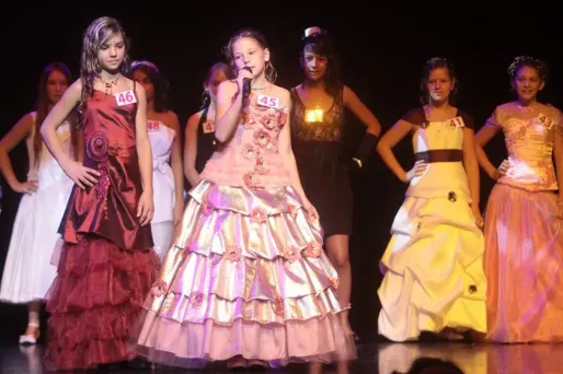 Les concours de mini-miss interdits par le Sénat