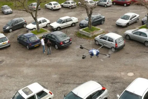 Ces engins volants et pilotés à distance permettent de filmer furtivement l'ensemble d'une zone.
