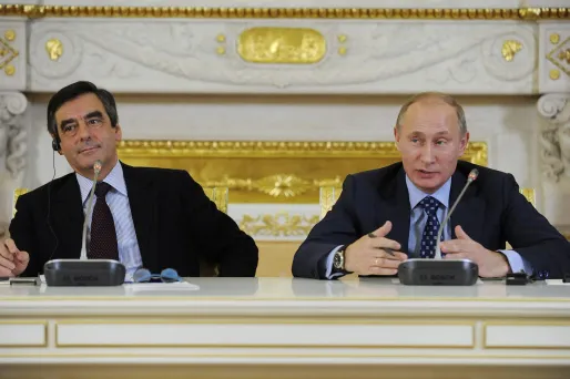 François Fillon, ancien Premier ministre UMP, a critiqué jeudi la position de la France à propos de la Syrie devant le président russe Vladimir Poutine.