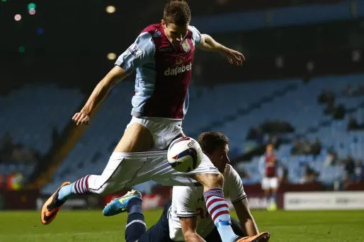 VIDÉO - Il baisse le short de son adversaire